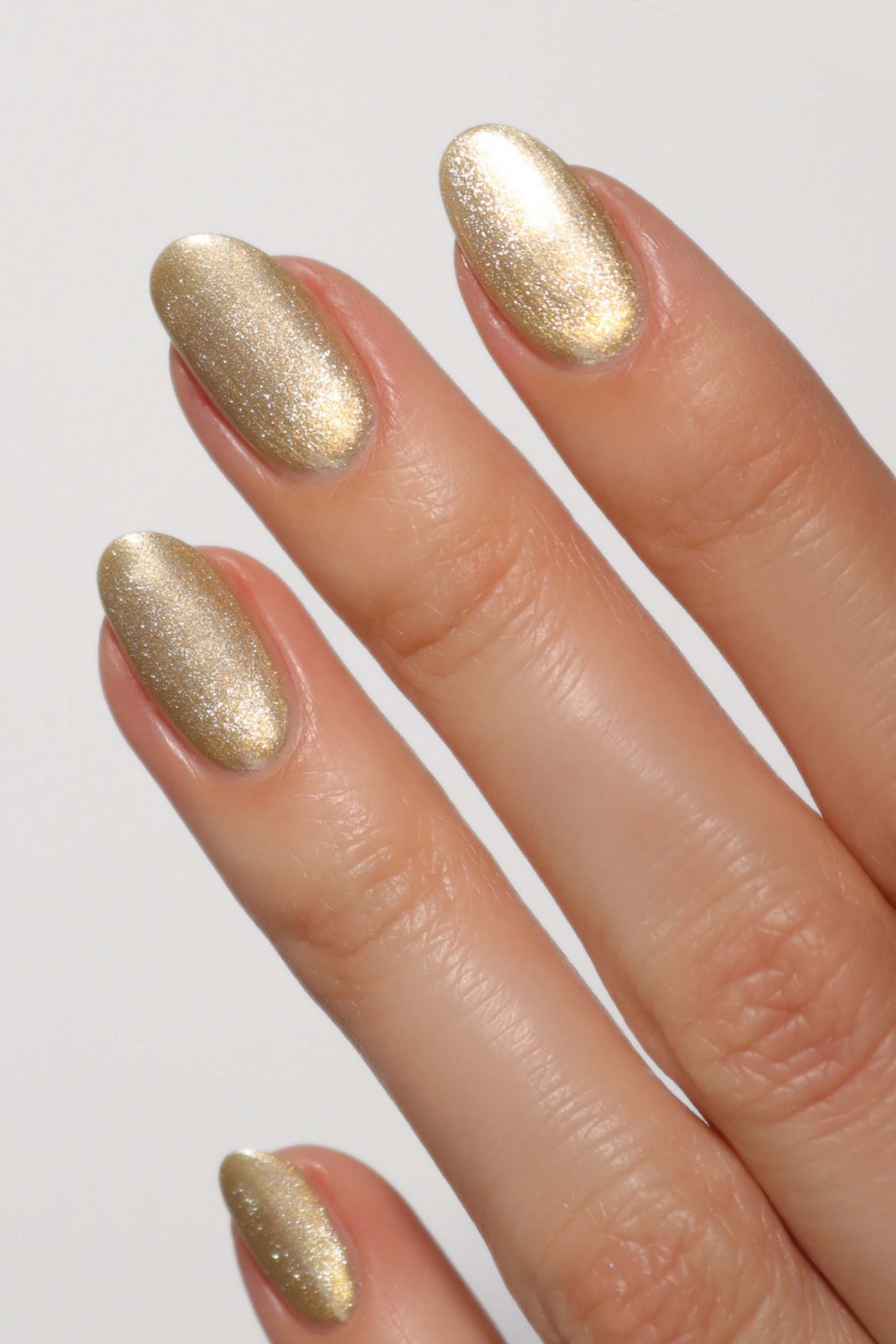 Gold Foil Pearl Nails That Shine
